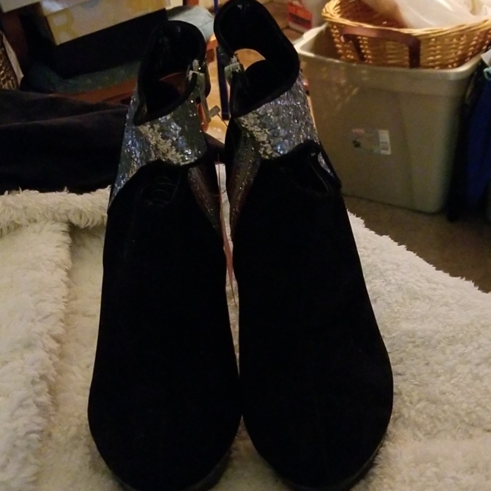 Deb 8.5 heels